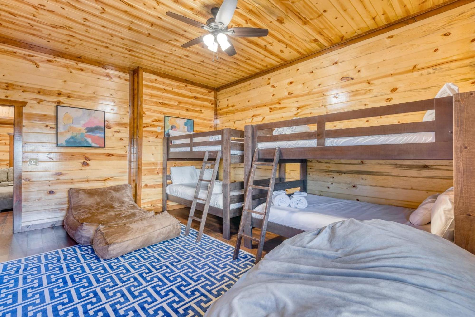 Smokey'S Paradise By Avantstay Sleeps 22 Pool Севьервилл Экстерьер фото