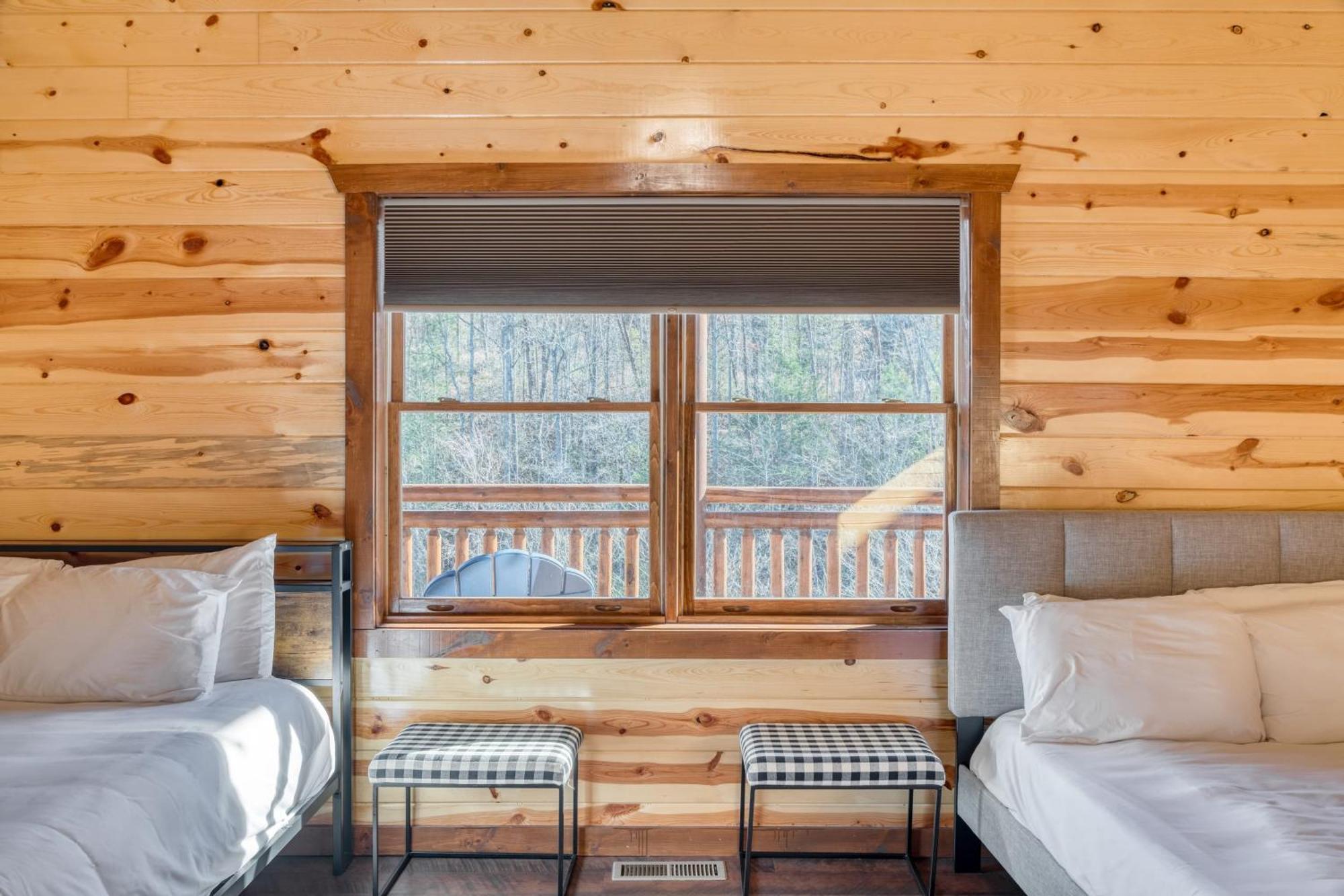 Smokey'S Paradise By Avantstay Sleeps 22 Pool Севьервилл Экстерьер фото