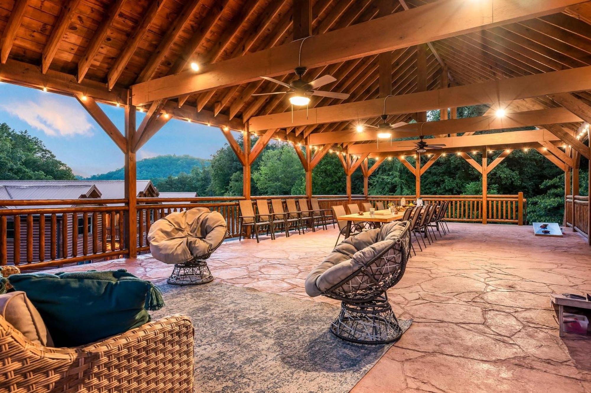 Smokey'S Paradise By Avantstay Sleeps 22 Pool Севьервилл Экстерьер фото